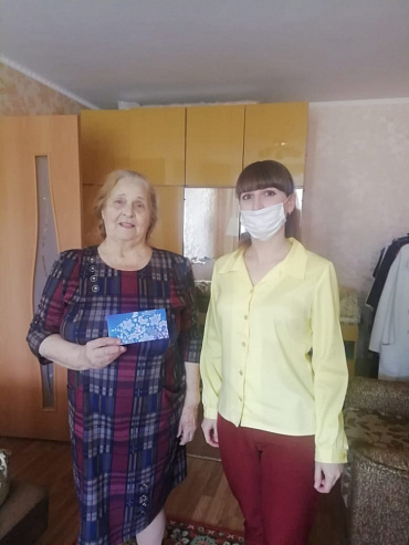 Ветераны принимают поздравления на дому