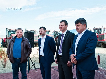 Открытие памятника трактору К-700А